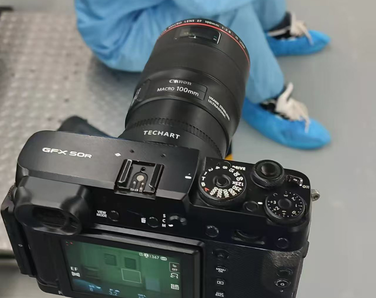 现场使用的富士GFX 50R中画幅相机与佳能100mm微距镜头